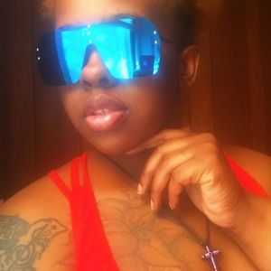 NWOT Women’s Blue Sunglasses